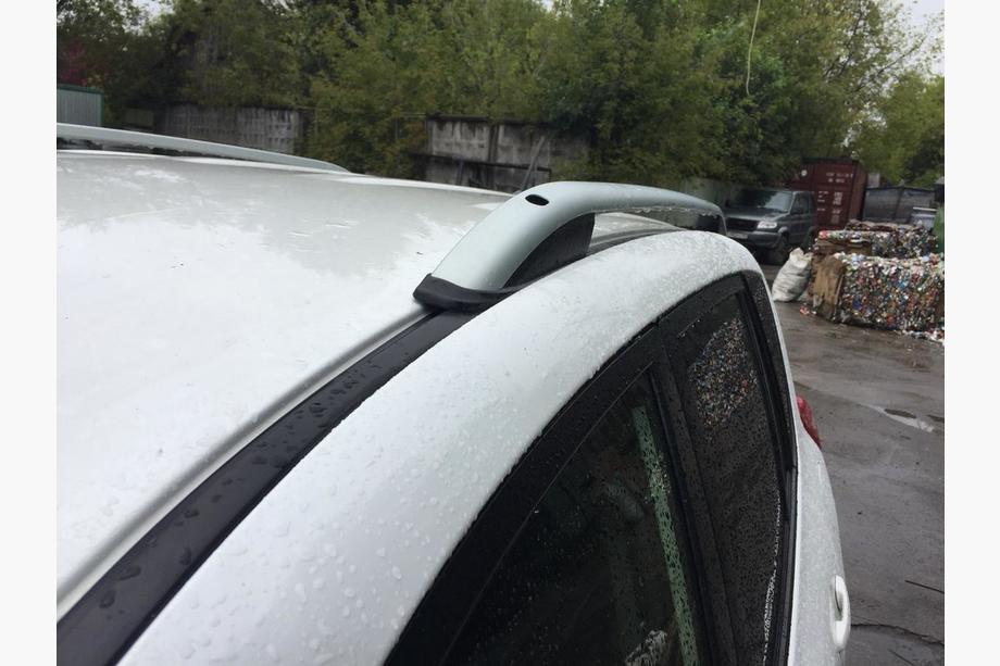 Toyota Rav 4 2006–2013 Skyport tagrælinger (grå) Kort akselafstand Foto 9