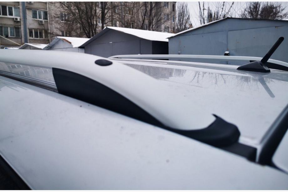 Toyota Rav 4 2006–2013 Skyport tagrælinger (grå) Kort akselafstand Foto 5