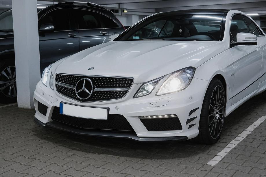 Mercedes E-class Coupé C207 2010–2017 Frontgrill (2009-2013, Diamond Silver) Foto 3