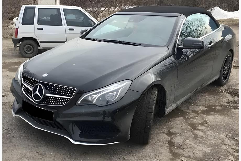Mercedes E-class Coupé C207 2010–2017 Forreste kølergrill (2014-2016, Diamond Silver) Image