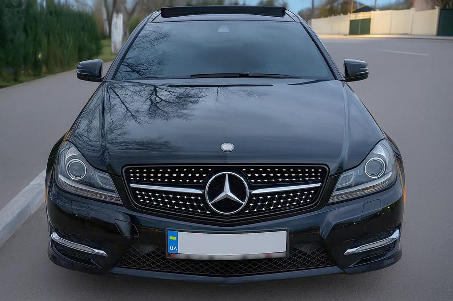 Mercedes C-class W204 2007–2015 Frontgrill Diamond Black Image