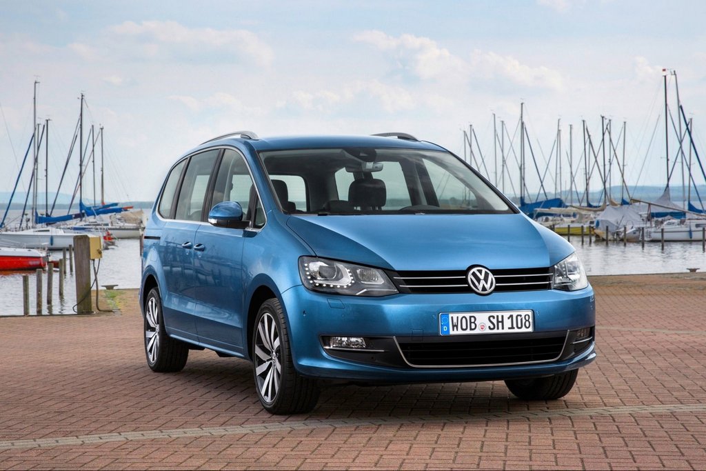Opdateret Volkswagen Sharan minivan i anden generation