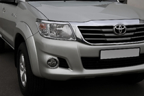 Toyota Hilux 2006–2015 Krom forlygterammer (2 stk., plast) foto 1