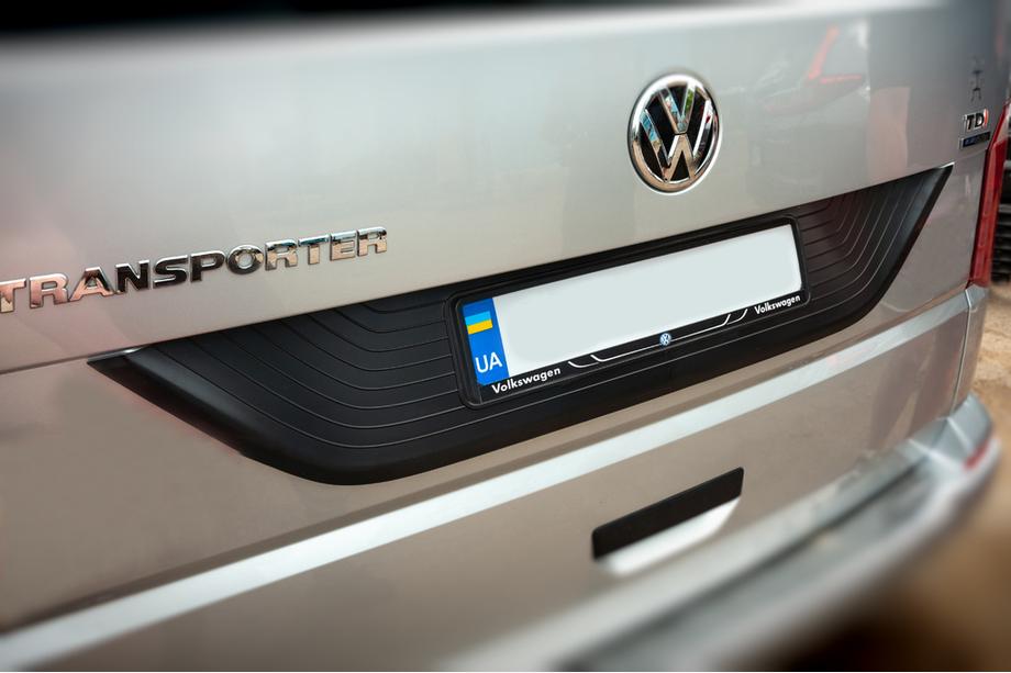 Volkswagen T6 2015–2024 Plastliste til bagklap Sort Image