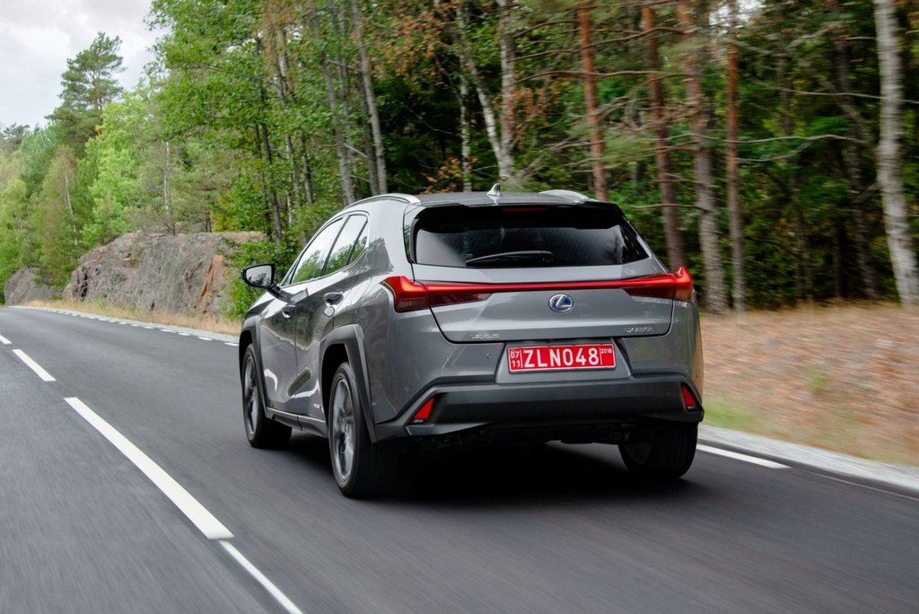 Hybridversion af crossoveren Lexus UX 250h