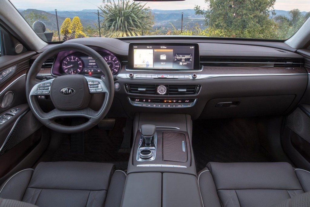 Repræsentativ sedan KIA K900