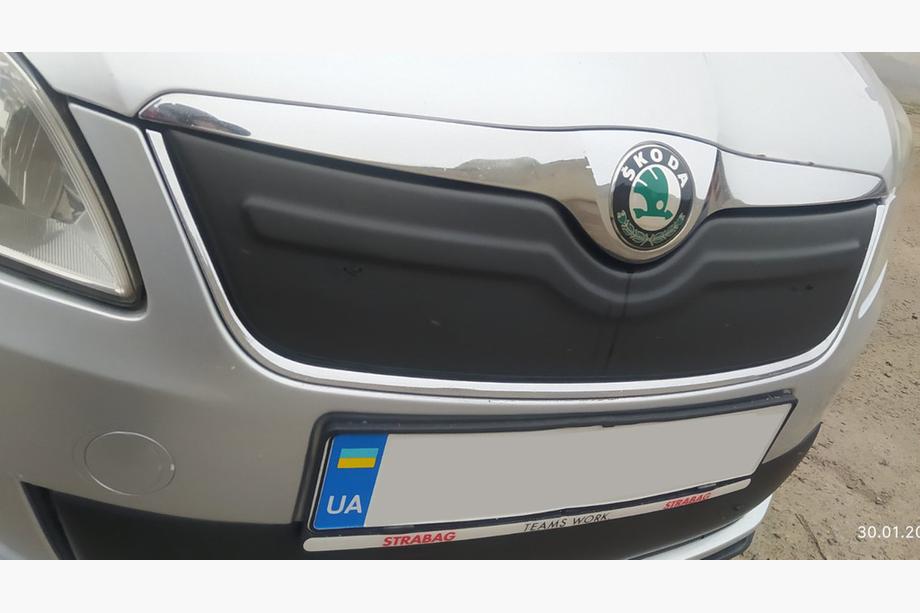 Skoda Fabia 2007–2014 Vinterafdækning til kølergrill (2011-2014, øverste) Image