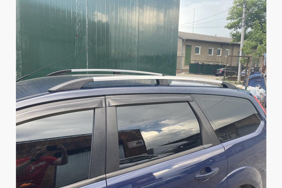 Ford Focus II 2008–2011 Tagrælinger i aluminium (Caravan, krom) Image