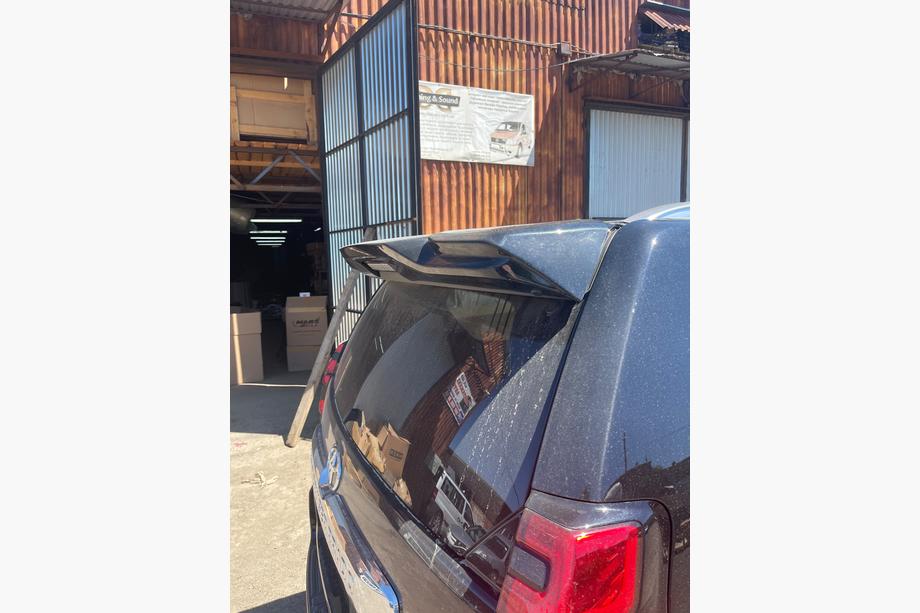 Toyota Land Cruiser Prado 150 2009–2023 Spoilerindsats (monteres oven på original spoiler) Foto 5