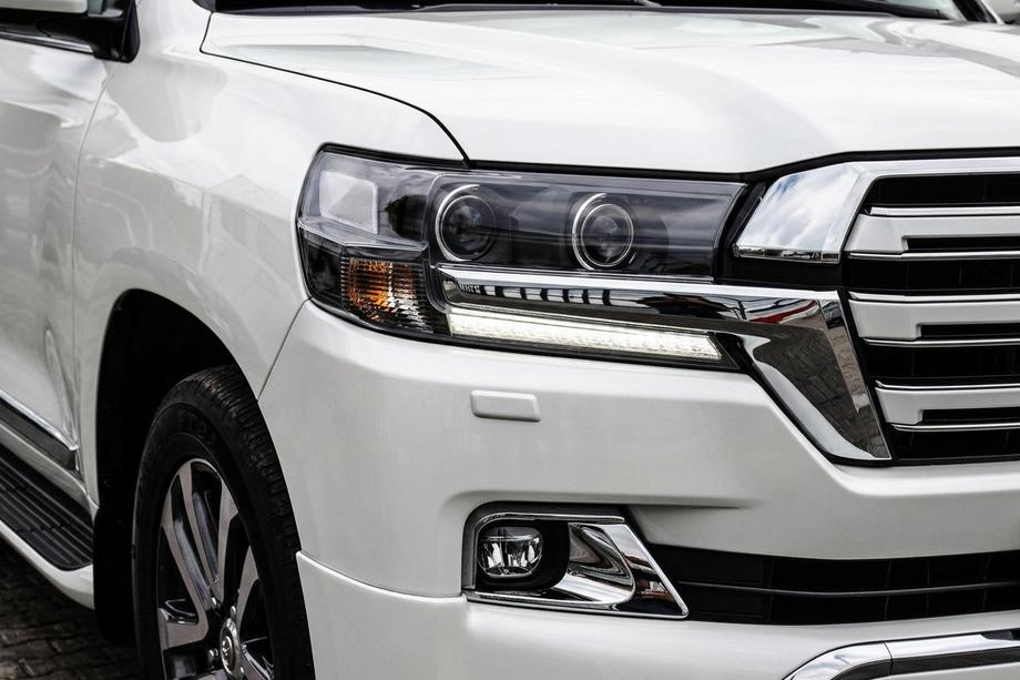 Toyota Land Cruiser 200 2007–2021 Forlygter 2016+ (Executive) Image