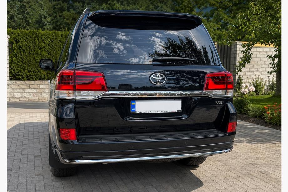 Toyota Land Cruiser 200 2007–2021 Komplet bodykit 2016-2021 (Executive 2019) Foto 8