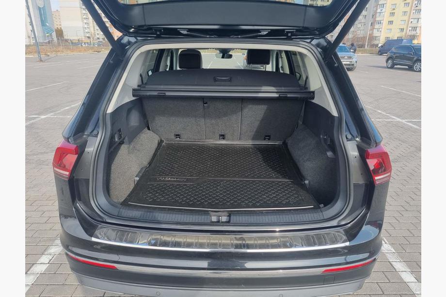 Volkswagen Tiguan 2016–2023 Bagkofangerbeskytter (Carmos, rustfrit stål) Image