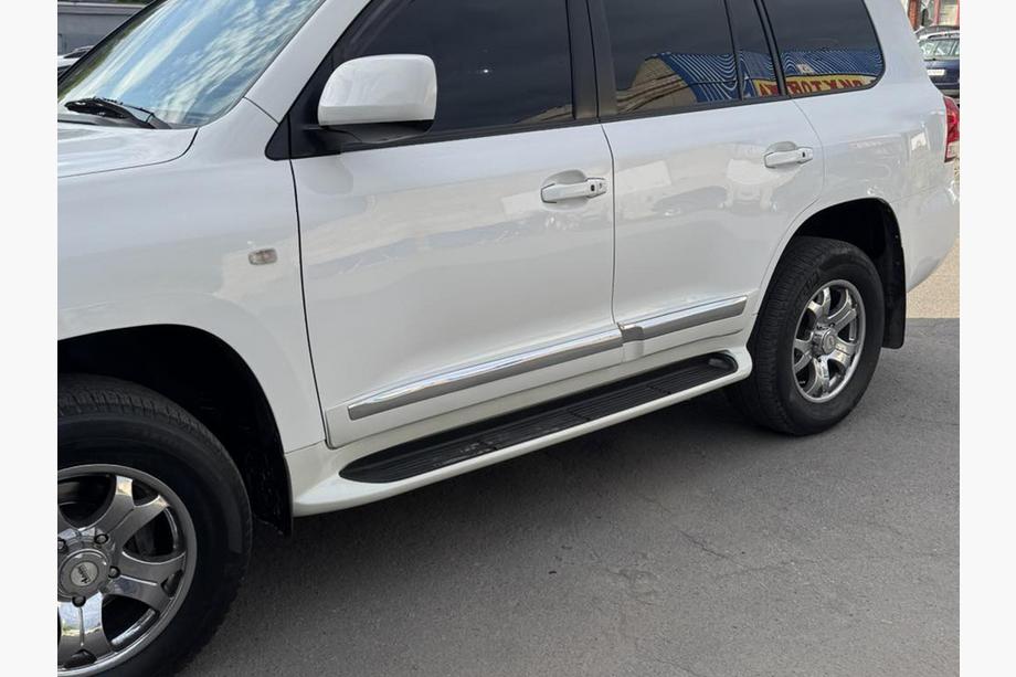 Toyota Land Cruiser 200 2007–2021 Sæt dørlister (2008-2016) Foto 6