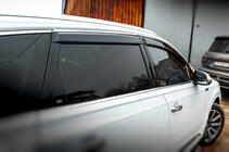Audi Q7 2015–2026 Vindafvisere til sideruder med kromliste (4 stk., HIC) foto 3