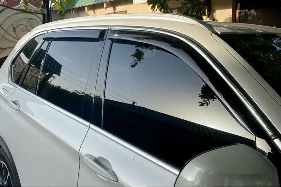 BMW X5 F15 2013–2018 Vindafvisere til sideruder med kromliste (4 stk., HIC) Image