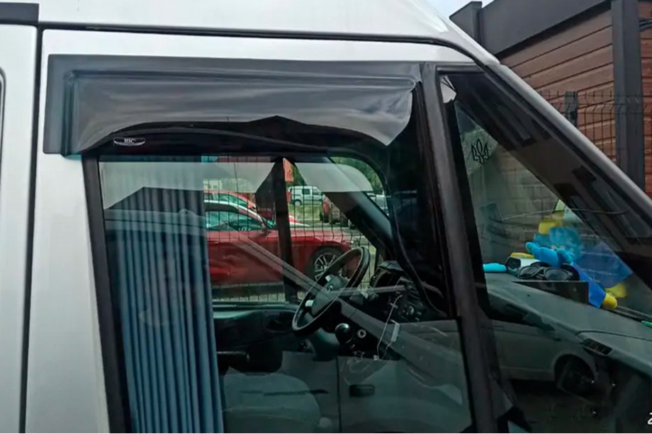 Ford Transit 2000–2014 Vindafvisere til sideruder (2 stk., HIC) Image