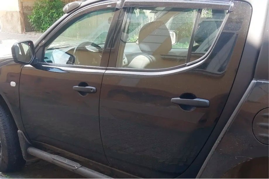 Mitsubishi L200 2006–2015 Vindafvisere til sideruder (4 stk., HIC) Image