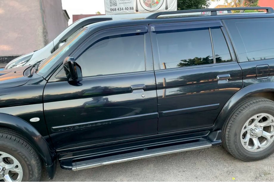 Mitsubishi Pajero Sport 1996–2007 Vindafvisere til sideruder (4 stk., HIC) Image