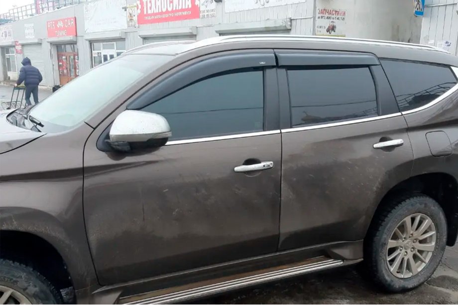 Mitsubishi Pajero Sport 2015– Vindafvisere til sideruder (4 stk., HIC) Image