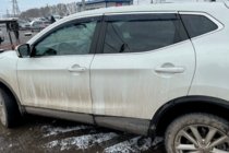 Nissan Qashqai 2014–2021 Vindafvisere til sideruder med kromliste (4 stk., HIC) foto 3