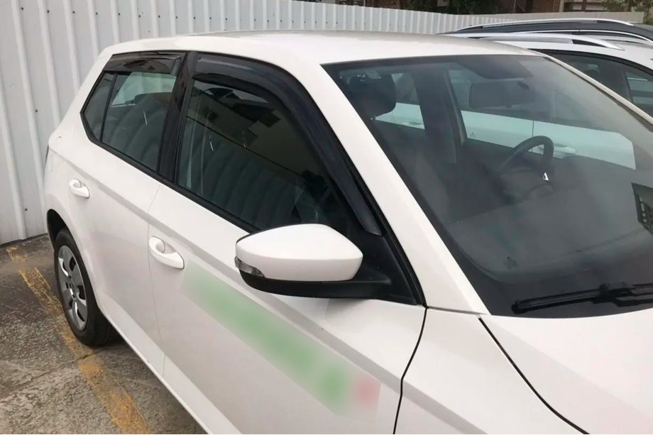 Skoda Fabia 2014–2021 Vindafvisere til vinduer HB (4 stk., HIC) Foto 1