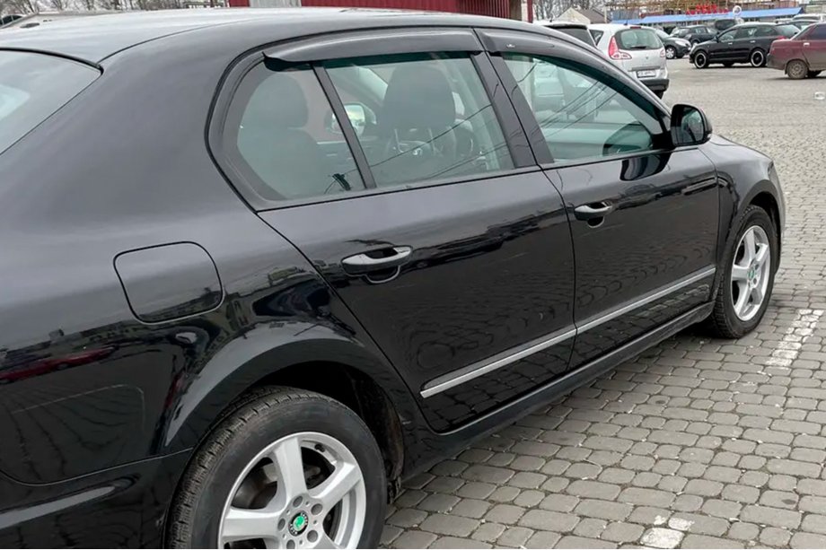 Skoda Superb 2009–2015 Vindafvisere SD (4 stk., HIC) Image