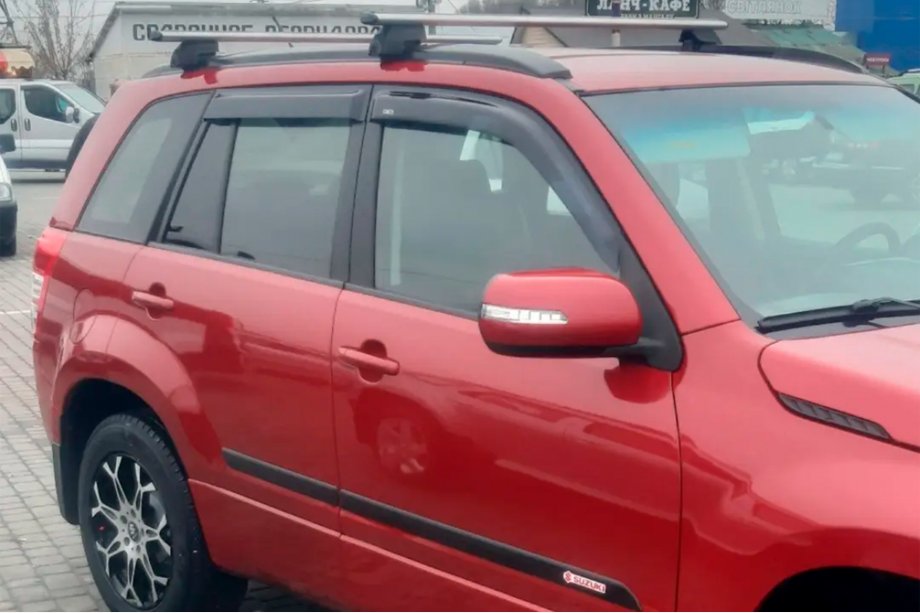 Suzuki Grand Vitara 2005–2017 Vindafvisere til sideruder (4 stk., HIC) Image