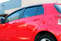 Toyota Yaris 2006–2011 Vindafvisere til vinduer HB (4 stk., HIC) foto 3