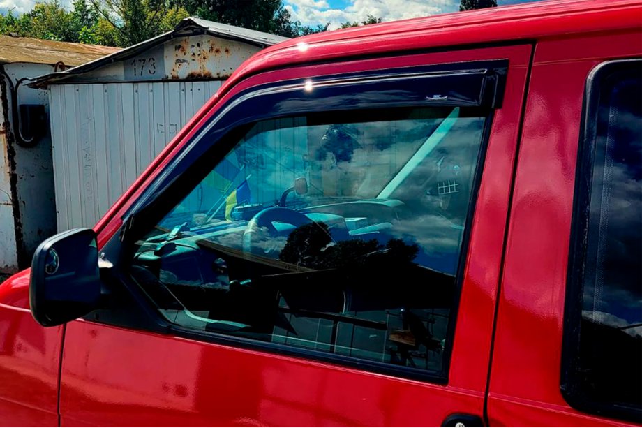 Volkswagen T4 Caravelle/Multivan 1990–2003 Vindafvisere til sideruder (2 stk., HIC) Image
