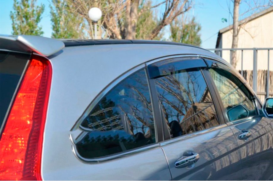 Honda CRV 2007–2011 Vindafvisere til sideruder med kromliste (4 stk., HIC) Foto 5