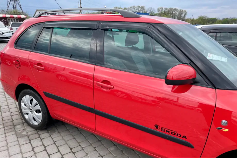 Skoda Fabia 2007–2014 Vindafvisere SW (4 stk., HIC) Image