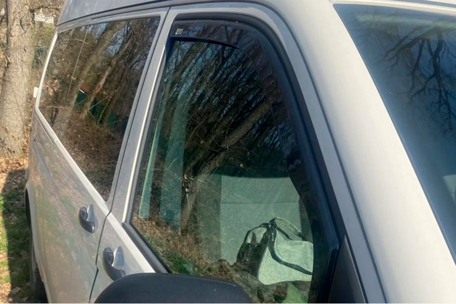 Volkswagen T5 Multivan 2003–2010 Vindafvisere, indstik (2 stk., HIC) Foto 4