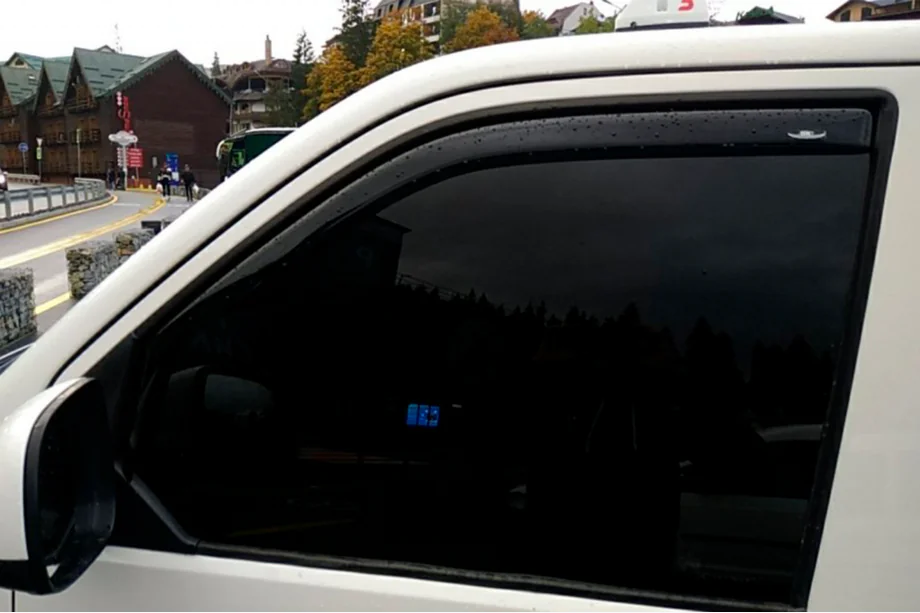 Volkswagen T5 2010–2015 Vindafvisere, indstik (2 stk., HIC) Image