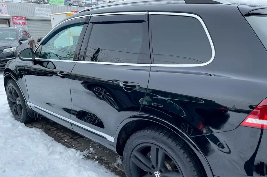 Volkswagen Touareg 2010–2018 Vindafvisere til sideruder med kromliste (4 stk., HIC) Foto 11