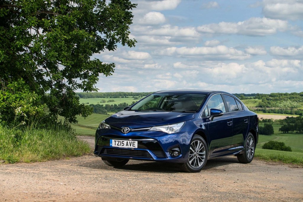 Test af sedanen Toyota Avensis