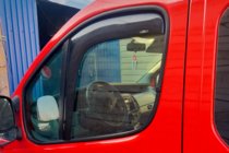 Nissan Interstar 2002–2010 Vindafvisere, indstik (2 stk., HIC) foto 2