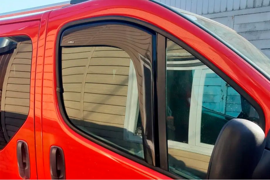 Nissan Interstar 2002–2010 Vindafvisere, indstik (2 stk., HIC) Image