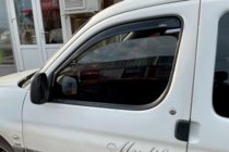 Peugeot Partner 1996–2008 Vindafvisere, indstik (2 stk., HIC) foto 1