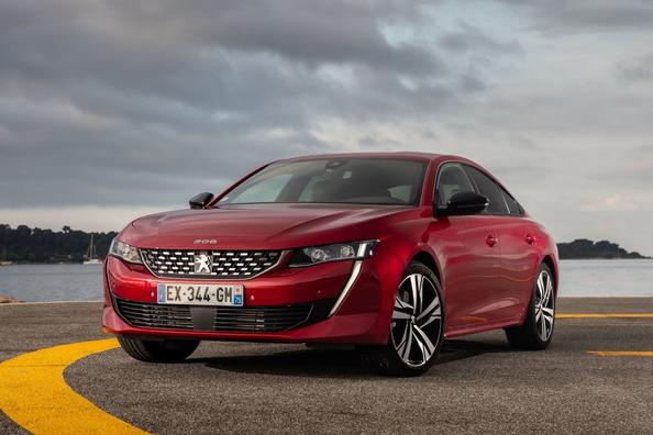 Premium fastback Peugeot 508