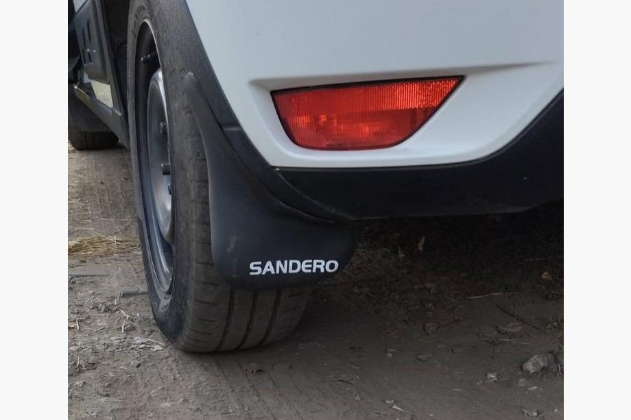 Renault Sandero 2013–2022 Bageste stænklapper (2 stk.) Foto 3