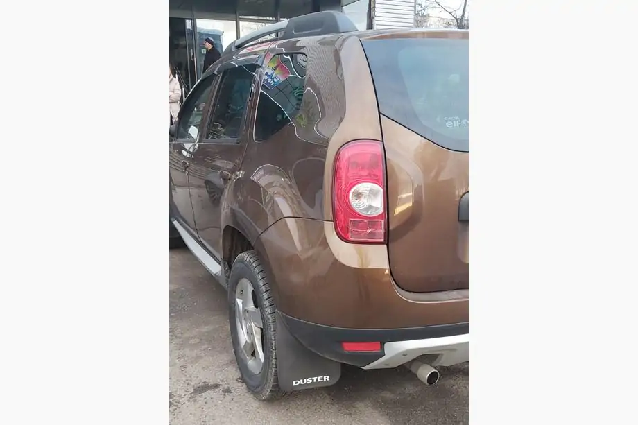 Dacia Duster 2008–2018 Stænklapper Premium bag (2 stk.) Image