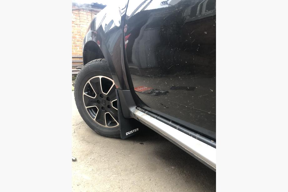 Dacia Duster 2008–2018 Premium stænklapper foran (2 stk.) Foto 2