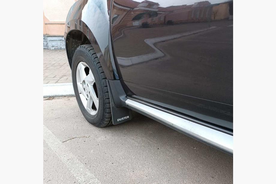 Dacia Duster 2008–2018 Premium stænklapper foran (2 stk.) Foto 1