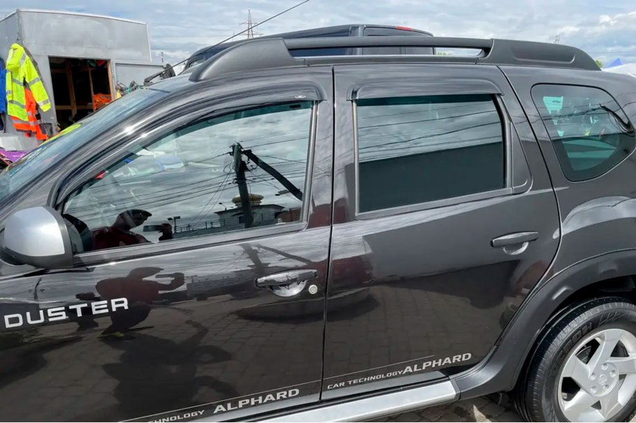 Dacia Duster 2008–2018 Vindafvisere til sideruder (4 stk., HIC) Image