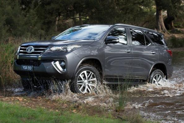 Test af den 7-personers ramme-SUV Toyota Fortuner