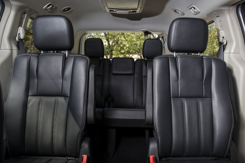 Syvsædet minivan Dodge Grand Caravan i femte generation