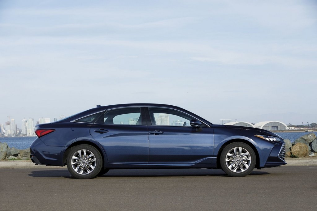 Femte generation af flagskibssedanen Toyota Avalon