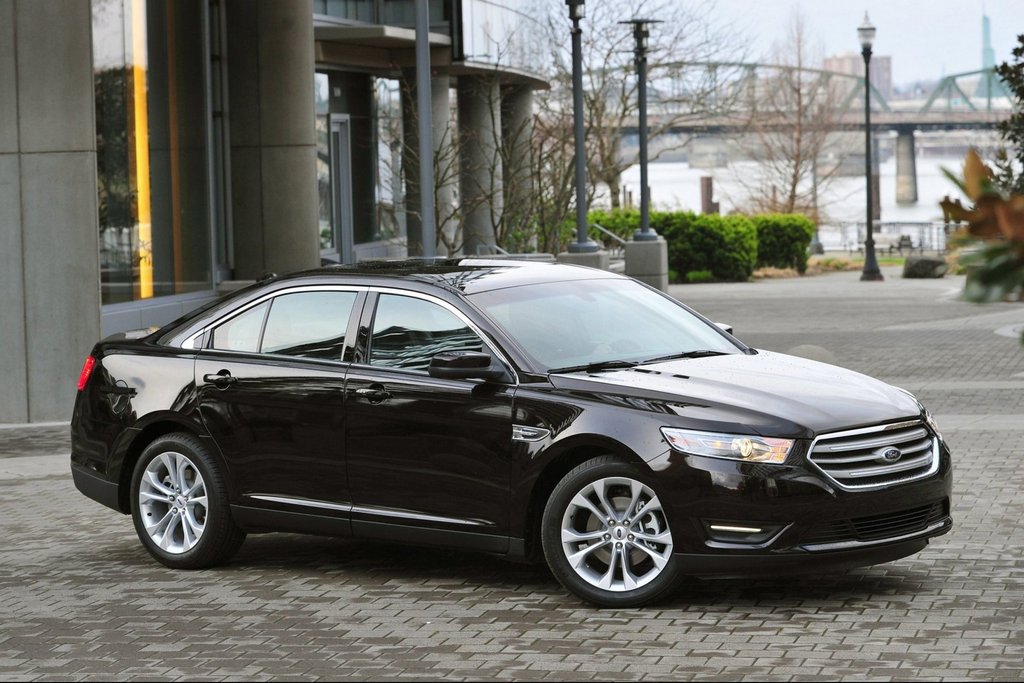 Test af den luksuriøse sedan Ford Taurus