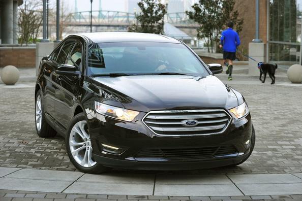 Test af den luksuriøse sedan Ford Taurus