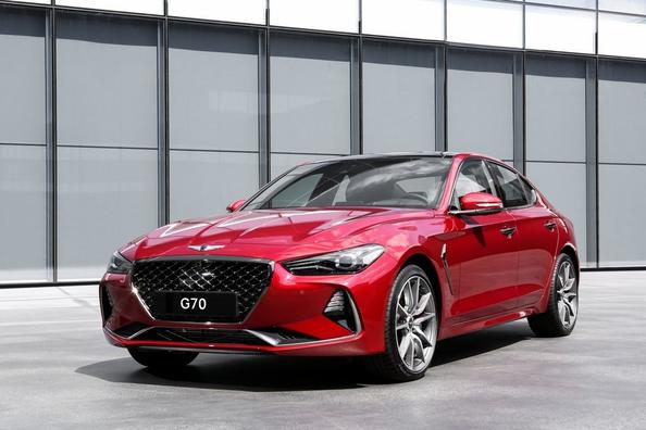Første generation af sedanen Genesis G70